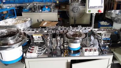 公牛三角插头装配机