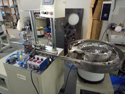 散热器自动铆针机